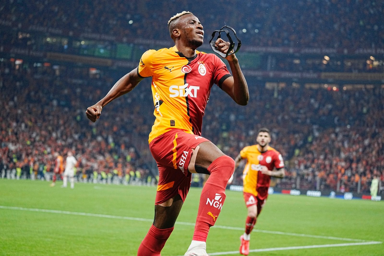 Victor Osimhen celebrates scoring