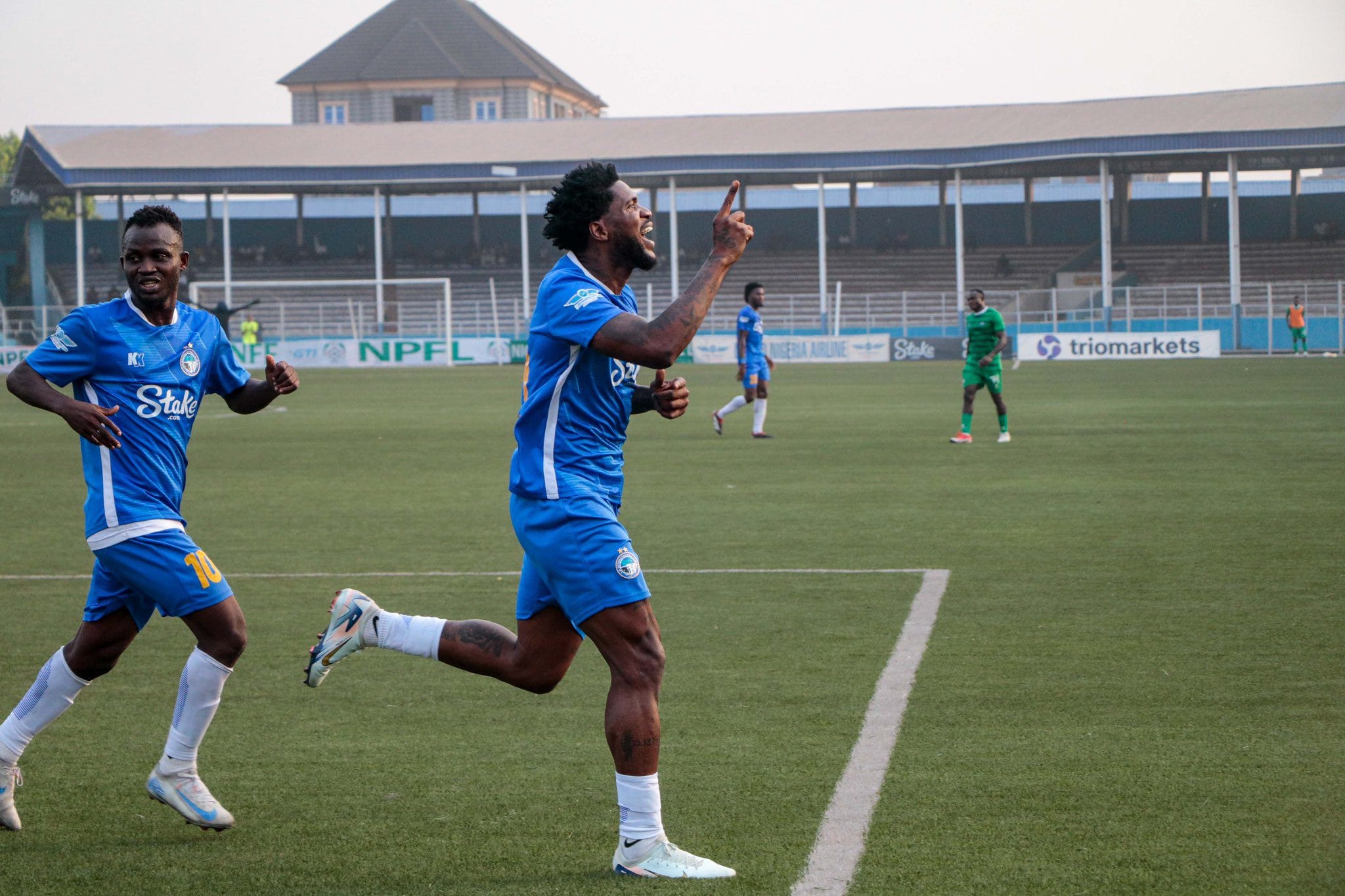 Brown Ideye